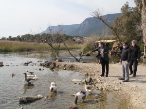 Vali Orhan Tavlı Akyaka’da Bulunan Azmak Nehrinde İncelemelerde Bulundu