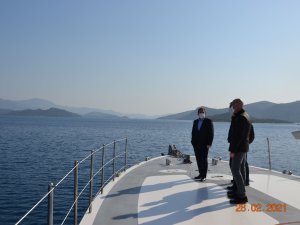 Vali Orhan Tavlı, Kaçak Yapıları Denizden İnceledi