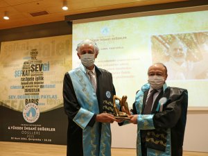 Prof. Dr. Cemil Taşcıoğlu’na, 6. Yüksek İnsani Değerler Ödülü 