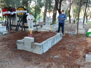 Tiyatro ve Sinema Sanatçısı Altan Karındaş'ın cenazesi, Marmaris'te toprağa verildi