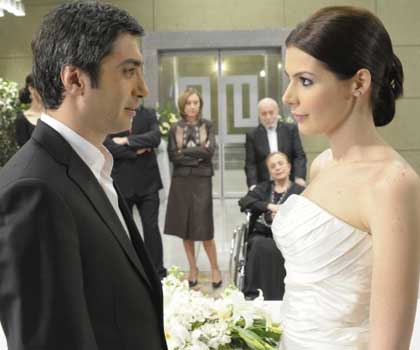 Polat'tan sevgilisine yasak!