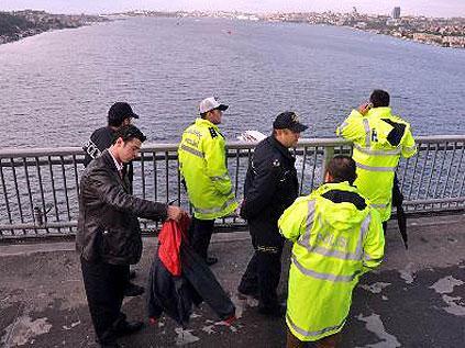 Boğaz Köprüsü'nden atladı