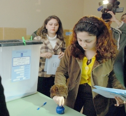 Madde, oylanarak kabul edildi.