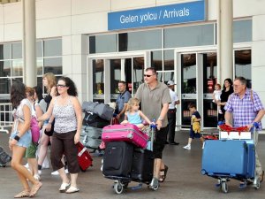 Rus tatilci: “Türkiye kararı değişsin, para iadesi, iptal, farklı seçenek istemiyoruz”