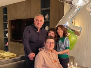 Biz ve Sevdiklerinle Nice Senelere