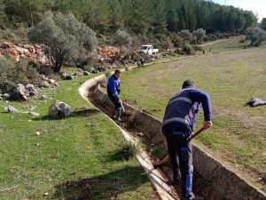 Muğla Büyükşehir’den Ula’da 99 Bin 780 metre Sulama Kanalı Temizliği