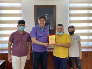 Başkan Karaca’dan Hayırsever Vatandaşa Teşekkür Plaketi