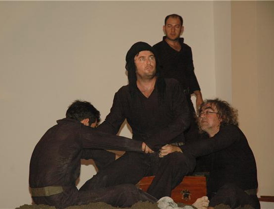 Ayakta Alkışlandı