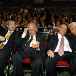 Merkez sağ hareketleniyor