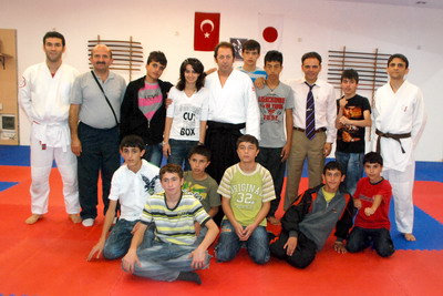 Gençalioğlunun jesti çocukları sevindirdi