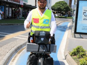 Kazak Bisikletçi Marmaris’e Hayran Kaldı