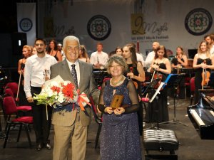 Genç Piyanistler İdil Biret İle Sahneye Çıkıyor