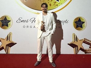 VE KARŞINIZDA, BUĞRA KARAÇAM