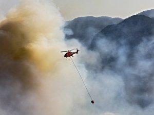 Büyükşehir’in Kırmızı Helikopteri Alevlere 4 günde 322 Kez Su Bıraktı