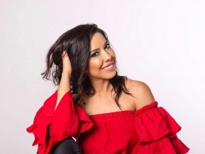 VE KARŞINIZDA, FİLİZ ÇANKAYA