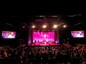 LEVENT YÜKSEL HARBİYE’DE 90’LAR RÜZGARI ESTİRDİ