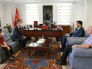 Öğrencilerden Karaca’ya İlköğretim Haftası Ziyareti