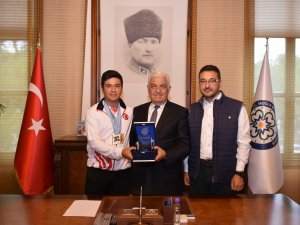 Büyükşehir Okçusu Türkiye Rekoru Kırdı