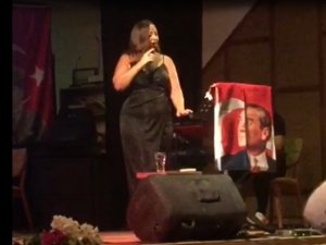 ÜNLÜ SANATÇI YENİCİ’DEN DATÇA AKTUR’A BESTE JESTİ