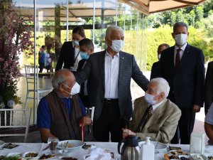 Yaşlılar Günü’nde Başkan Gürün’den Anlamlı Kahvaltı