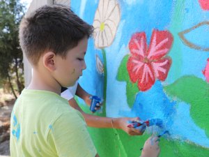 Marmaris Minik ressamlar Bakımevi  rengarenk yaptı