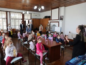 Minik Okurlar İçin İmza Günü