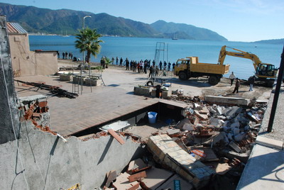 Yıkımlar Uzunyalı'dan başladı
