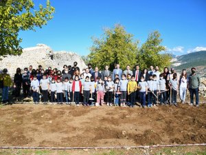 TARİH HAZİNESİ BEÇİN KALESİ’NDE ÖĞRENCİLER KAZI YAPTI