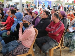 Büyükşehir’den Ula’lı Kadın Üreticilere Kıl Keçisi Desteği