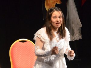 “SADECE KADIN” SAHNELENDİ