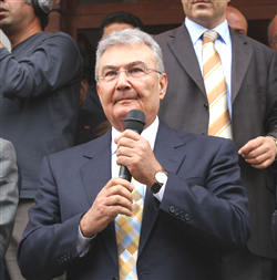 Yaşlılarımız banka kapılarında