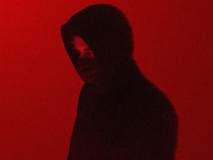 ÜNLÜ PRODÜKTÖR AMORF BAŞARISI İLE HERKESİN DİLİNDE