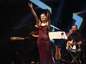 TÜRKİYE’NİN ‘YILDIZ’I CAHİDE PALAZZO’DA PARLADI…