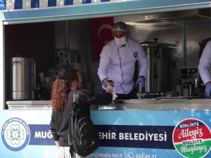 Büyükşehir, Üniversite Öğrencilerine Çorba Dağıtmaya Devam Ediyor