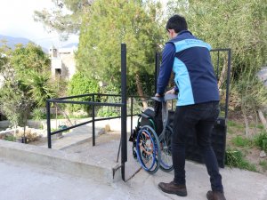 DORUK BURGAZ, TEKERLEKLİ SANDALYESİNE KAVUŞTU