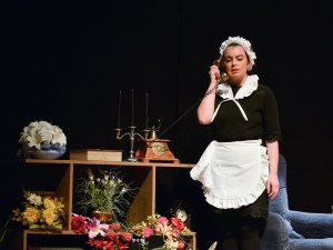 "The Maids" İngilize Sahnelendi