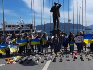 Marmaris'te yaşayan Ukraynalılar Rusya'nın saldırısını protesto etti