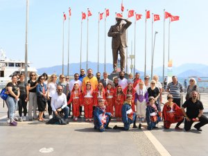 Hopa'dan aldıkları tohumları Marmaris'e teslim ettiler