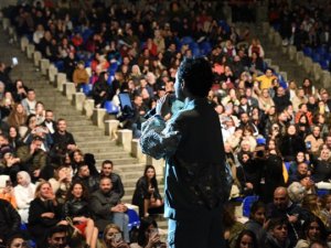 BURAY YAZ TURNESİNİN STARTINI HARBİYE AÇIK HAVA SAHNESİNDE VERDİ