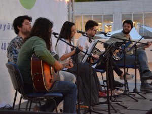 100 Yıllık Şarkılar Türkçe ve Rumca Seslendirildi