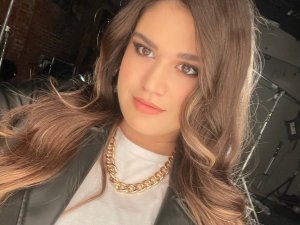 İLK ŞARKIM ANNE, BABAMIN GURURU OLSUN