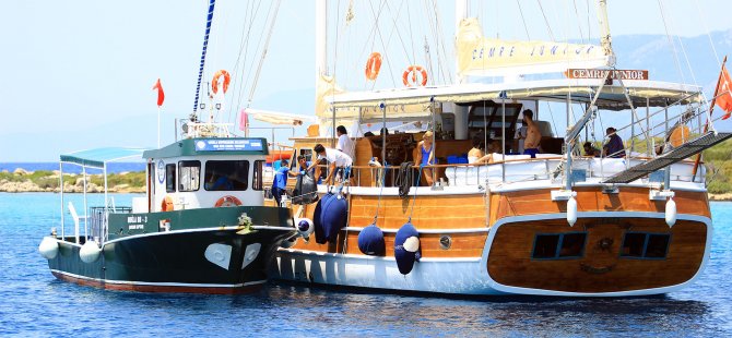 Büyükşehir Belediyesi Denizlerden 7 Tekneyle 7 Gün Atık Topluyor