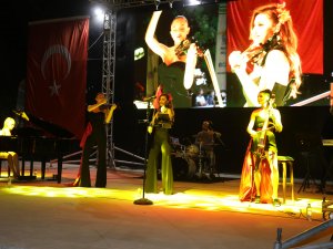 GENÇ VİRTÜÖZLER BÜYÜLEDİ