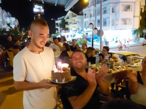 Marmaris'in Sarı Polat'ı Sevenleriyle Doğum Gününü Kutladı