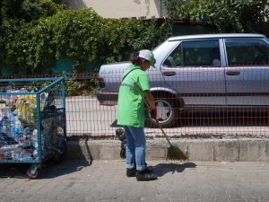 MARMARİS SOKAKLARINA KADIN ELİ DEĞİYOR