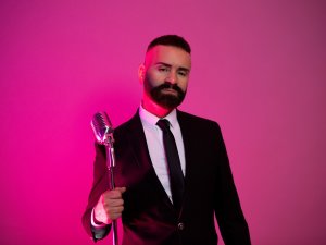 BİR ŞARKI İKİ VERSİYON