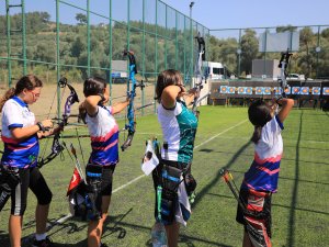 Başkan Gürün, başarılı okçular ile bir araya geldi