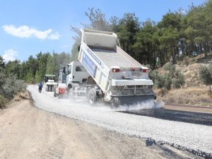 4 İlçede 24 Mahallenin Yolları Yapıldı