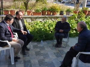 BAŞKAN TOKAT’TAN DEPREMZEDE VATANDAŞLARA ZİYARET