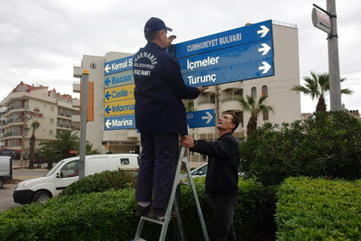 Cumhuriyet Bulvarı tabelasına kavuştu